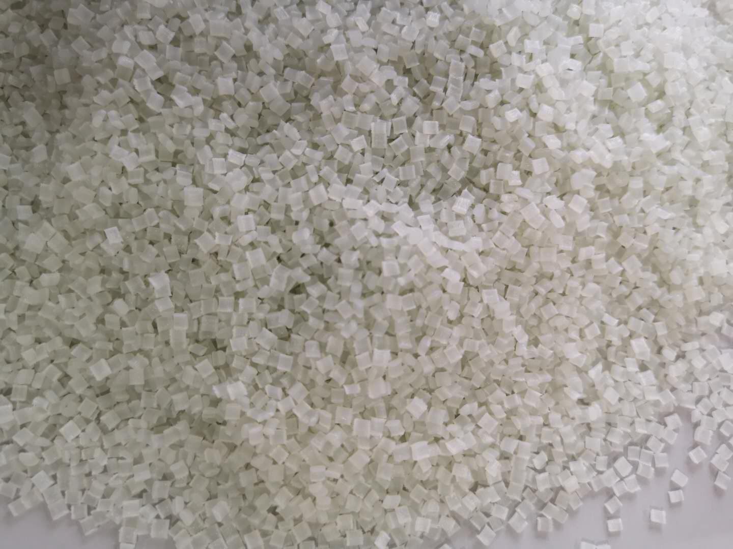PA66尼龍?jiān)显陔娮釉O(shè)備上的全面應(yīng)用